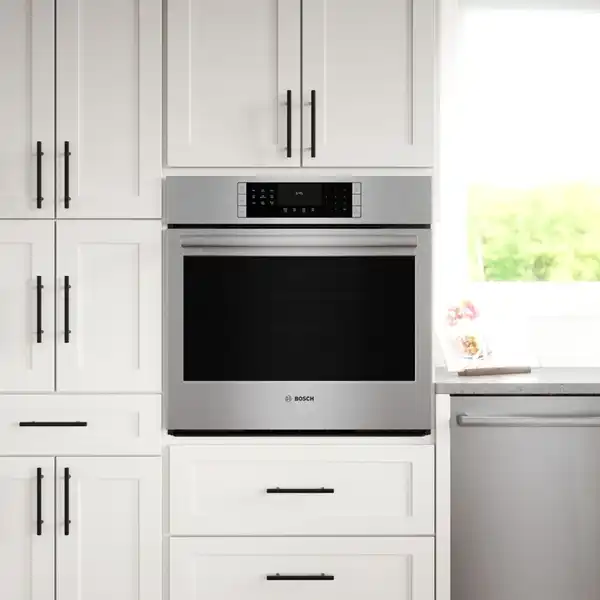 Front view of the Bosch HBL8454UC oven